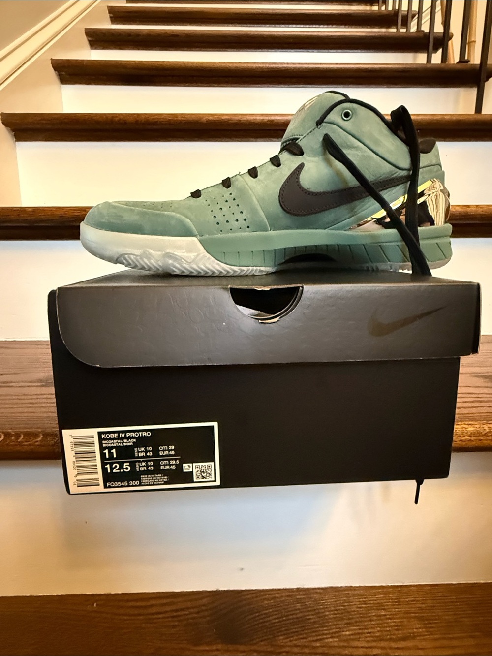Nike KOBE IV PROTRO Men's Mid-Top Basketball Sneakers in Teal and Black